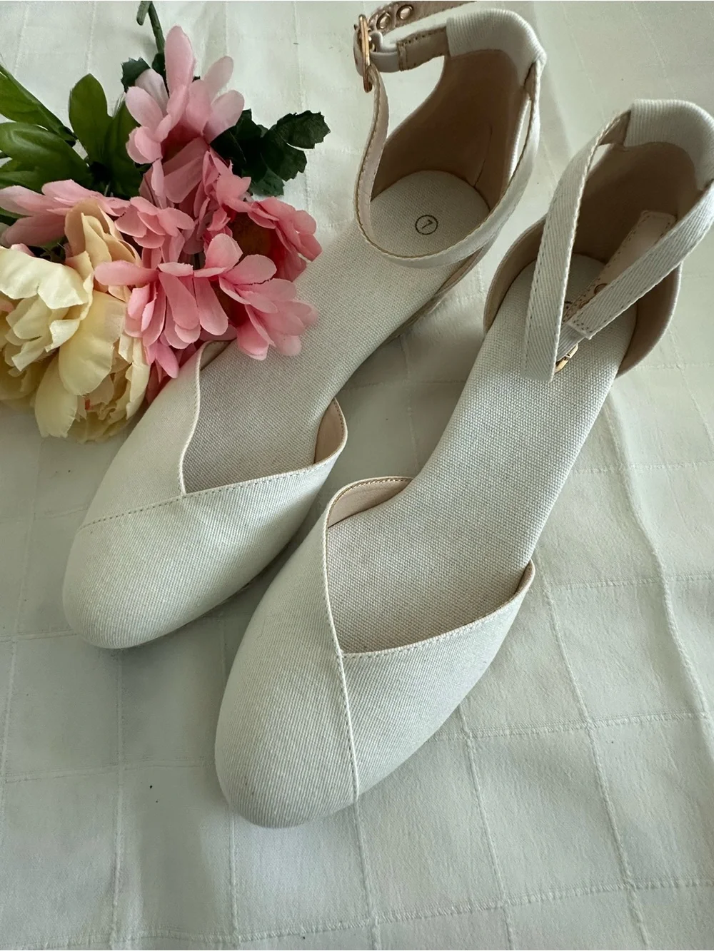 Juliet Holly NWOT Ankle-Strap Espadrille Wedge in White